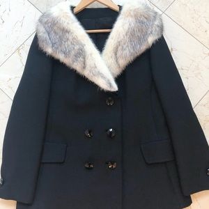 Coat with fur collar